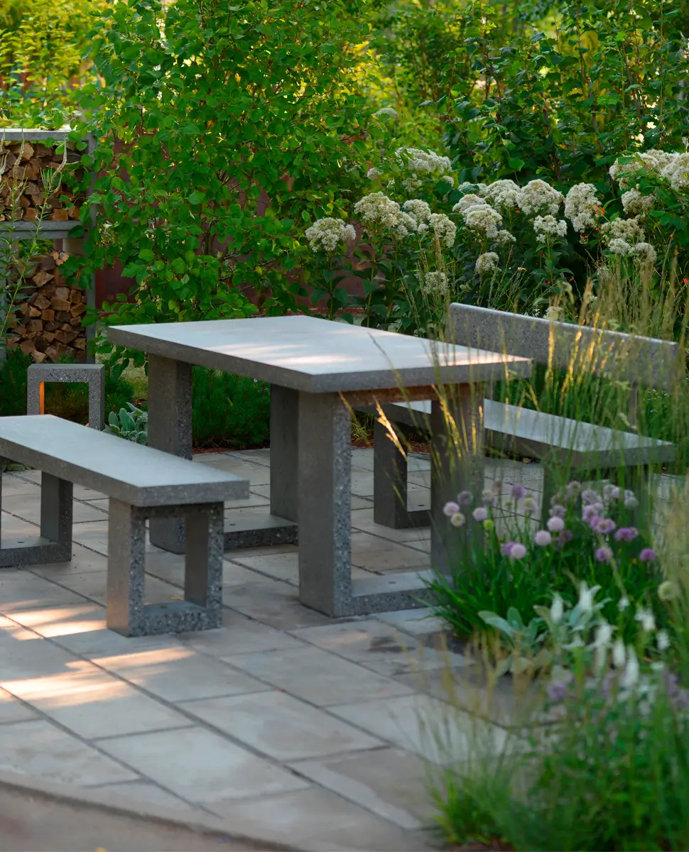 Стол из бетона